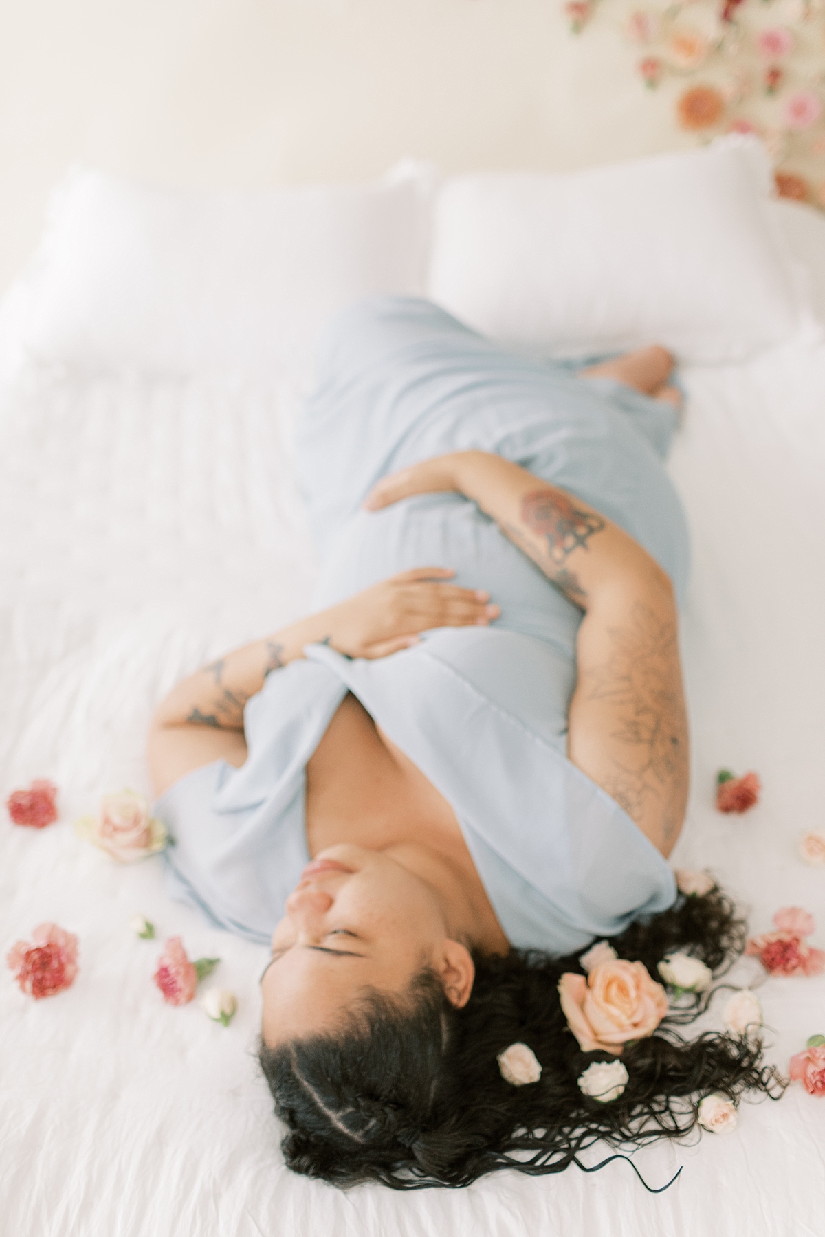 motherhood studio in Lancaster with pregnant mom laying among flowers