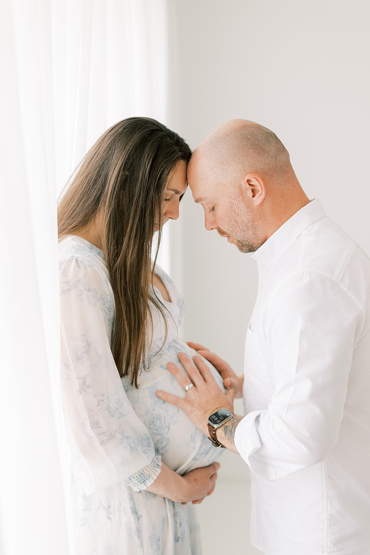 lancaster maternity session in white and blue