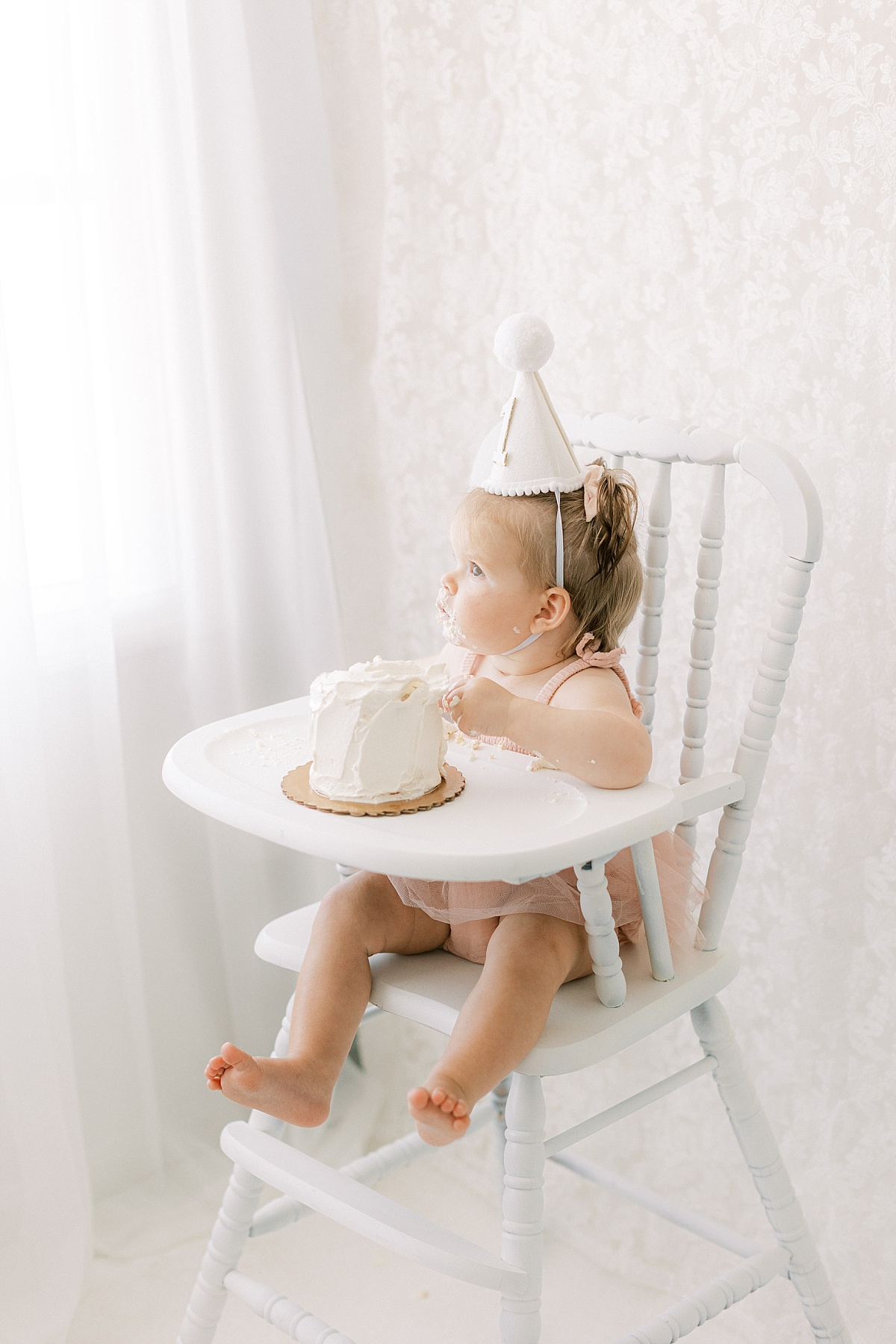 Lancaster, PA first birthday milestone session eating cake